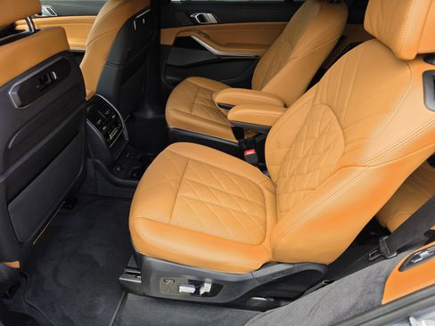 Used 2024 BMW X7 xDrive40i w/ Executive Package image 15