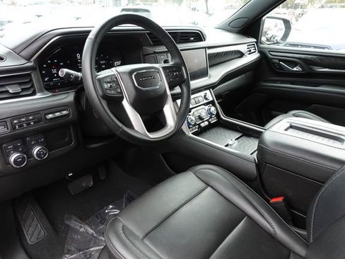 Used 2023 GMC Yukon XL Denali image 12