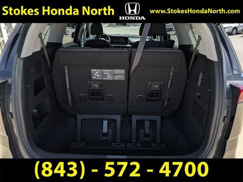 Used 2023 Kia Carnival LX FWD image 16