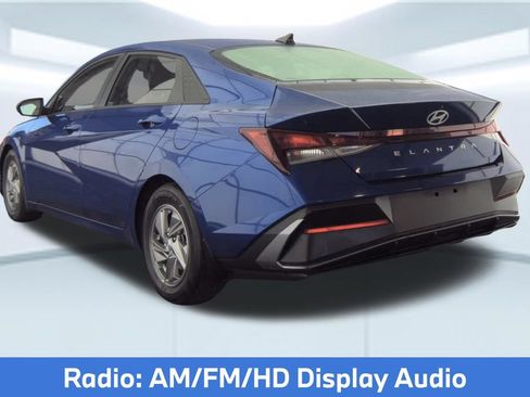 Used 2025 Hyundai Elantra SE FWD image 4