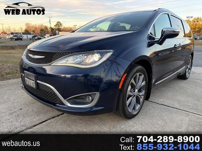 Used 2017 Chrysler Pacifica Limited w/ Tire & Wheel Group