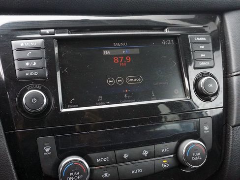 Used 2018 Nissan Rogue SV AWD/4WD image 38