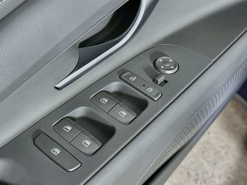 Used 2023 Hyundai Elantra SEL w/ Convenience Package FWD image 10