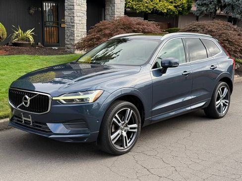 Used 2018 Volvo XC60 T5 Momentum w/ Convenience Package image 1