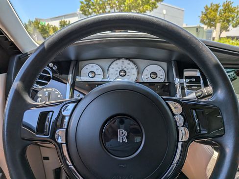 Used 2015 Rolls-Royce Ghost RWD image 21