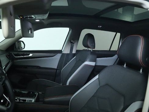 Used 2025 Volkswagen Atlas Peak Edition SE image 23