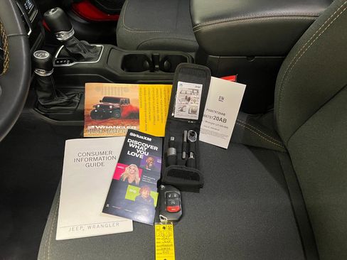 Used 2025 Jeep Wrangler Unlimited Sahara AWD/4WD image 60