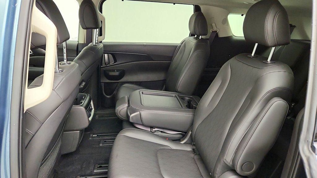 Used 2026 Kia Carnival SX w/ SX Dark Edition Package FWD image 21