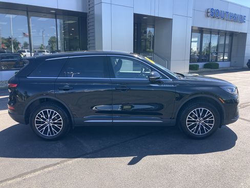 Used 2023 Lincoln Corsair AWD w/ Equipment Group 101A image 8
