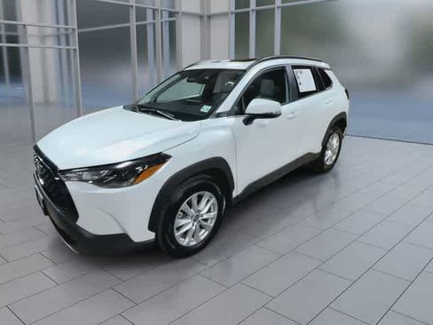 Certified 2024 Toyota Corolla Cross LE w/ Moonroof Package AWD/4WD image 4