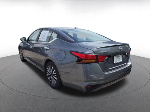 Used 2025 Nissan Altima 2.5 SV FWD image 4