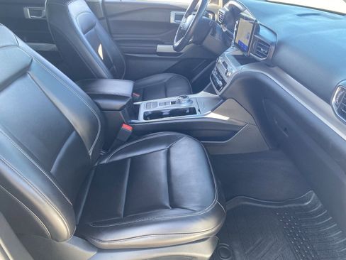 Used 2023 Ford Explorer XLT w/ Equipment Group 202A image 12