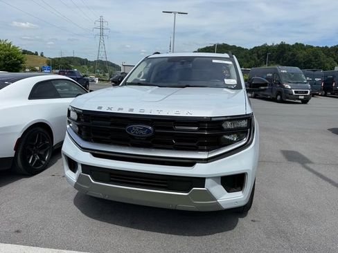 Used 2025 Ford Expedition Platinum AWD/4WD image 6