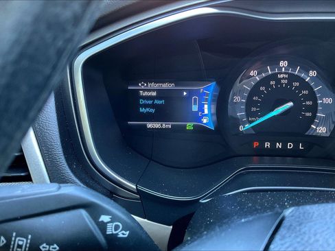 Used 2019 Ford Fusion SE image 25