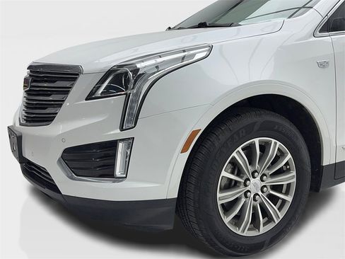 Used 2018 Cadillac XT5 Luxury w/ Driver Awareness Package image 6