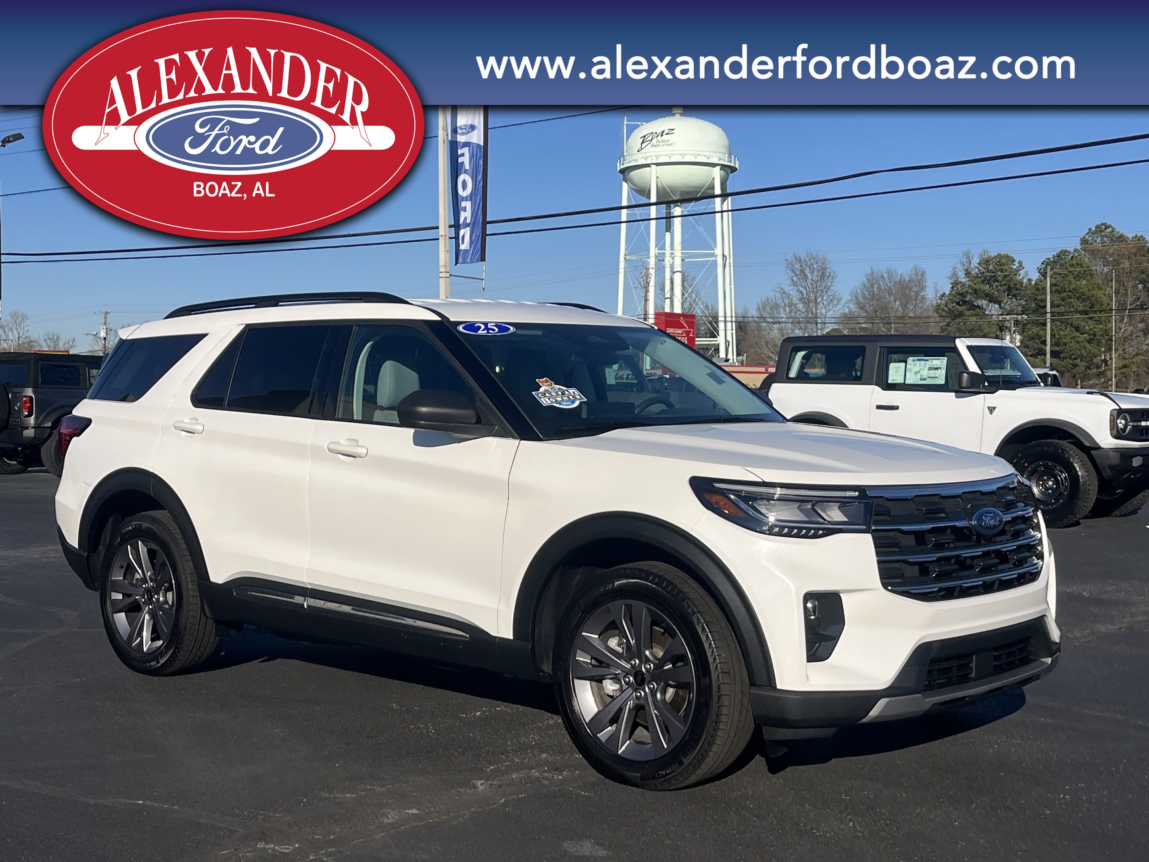 Used 2025 Ford Explorer Active w/ Active Comfort Package AWD/4WD image 3
