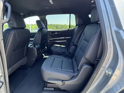 New 2026 Chevrolet Traverse Z71 w/ Driver Confidence Package AWD/4WD image 8