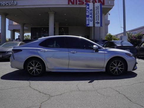 Used 2024 Toyota Camry SE FWD image 3