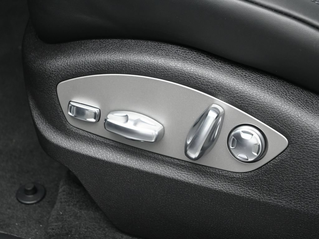 Certified 2026 Porsche Macan AWD/4WD image 15