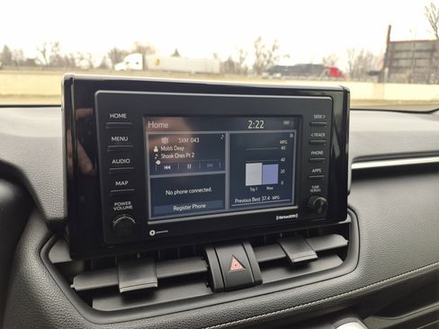 Used 2020 Toyota RAV4 XLE w/ Convenience Package image 25