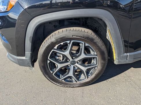 Used 2025 Jeep Compass Limited image 13