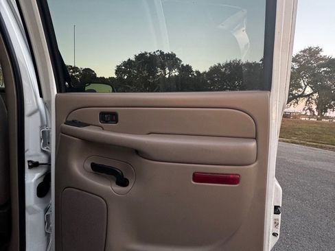 Used 2004 Chevrolet Silverado 3500 2WD Crew Cab w/ Heavy-Duty Power Package image 16