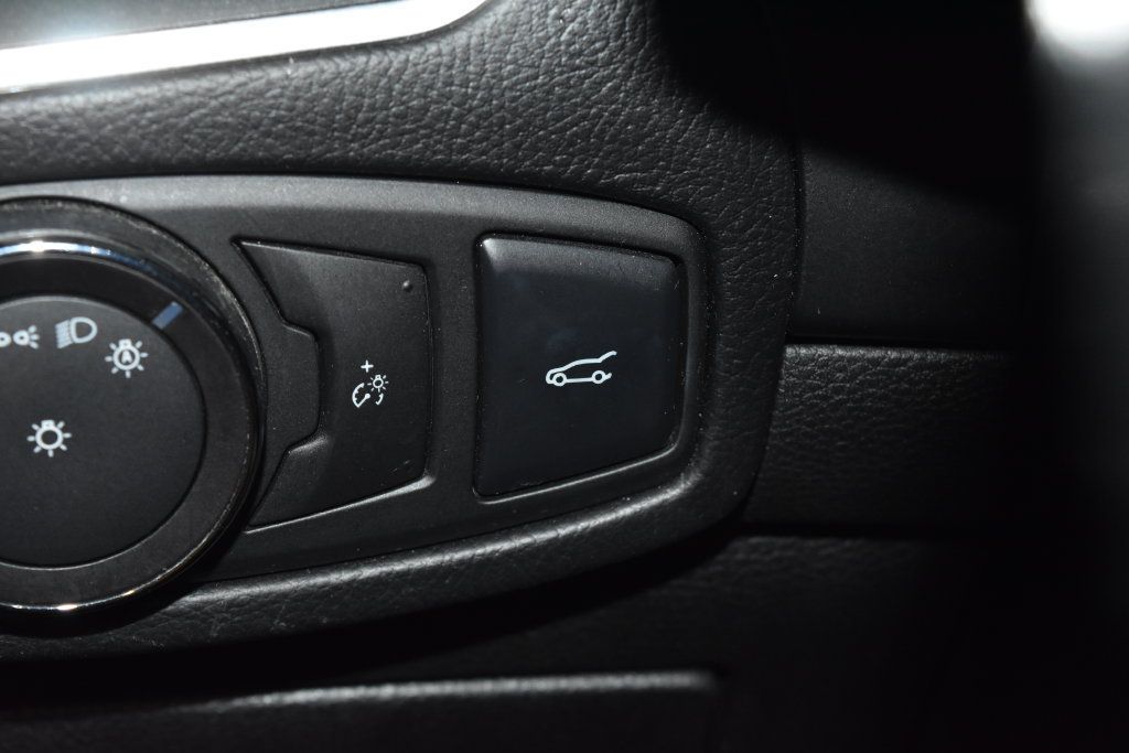 Used 2015 Ford Edge Titanium w/ Equipment Group 301A AWD/4WD image 19