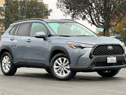 Used 2024 Toyota Corolla Cross LE image 2