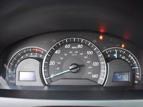 Used 2014 Toyota Camry LE image 16