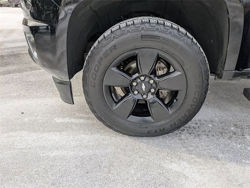 Used 2017 Chevrolet Colorado LT w/ Midnight Edition image 9