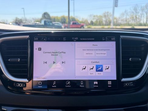 Used 2025 Chrysler Pacifica Select FWD image 20