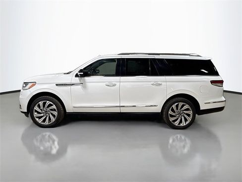 Used 2022 Lincoln Navigator L Reserve image 10