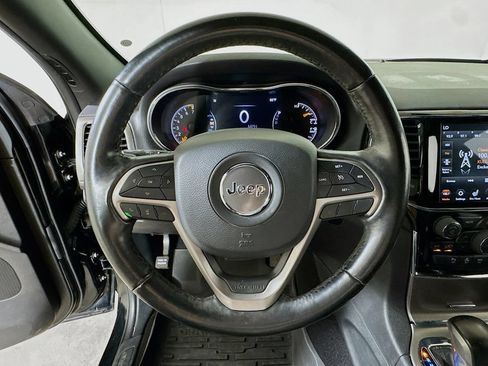 Used 2019 Jeep Grand Cherokee Altitude RWD image 9