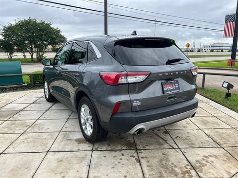 Used 2022 Ford Escape SE FWD image 13
