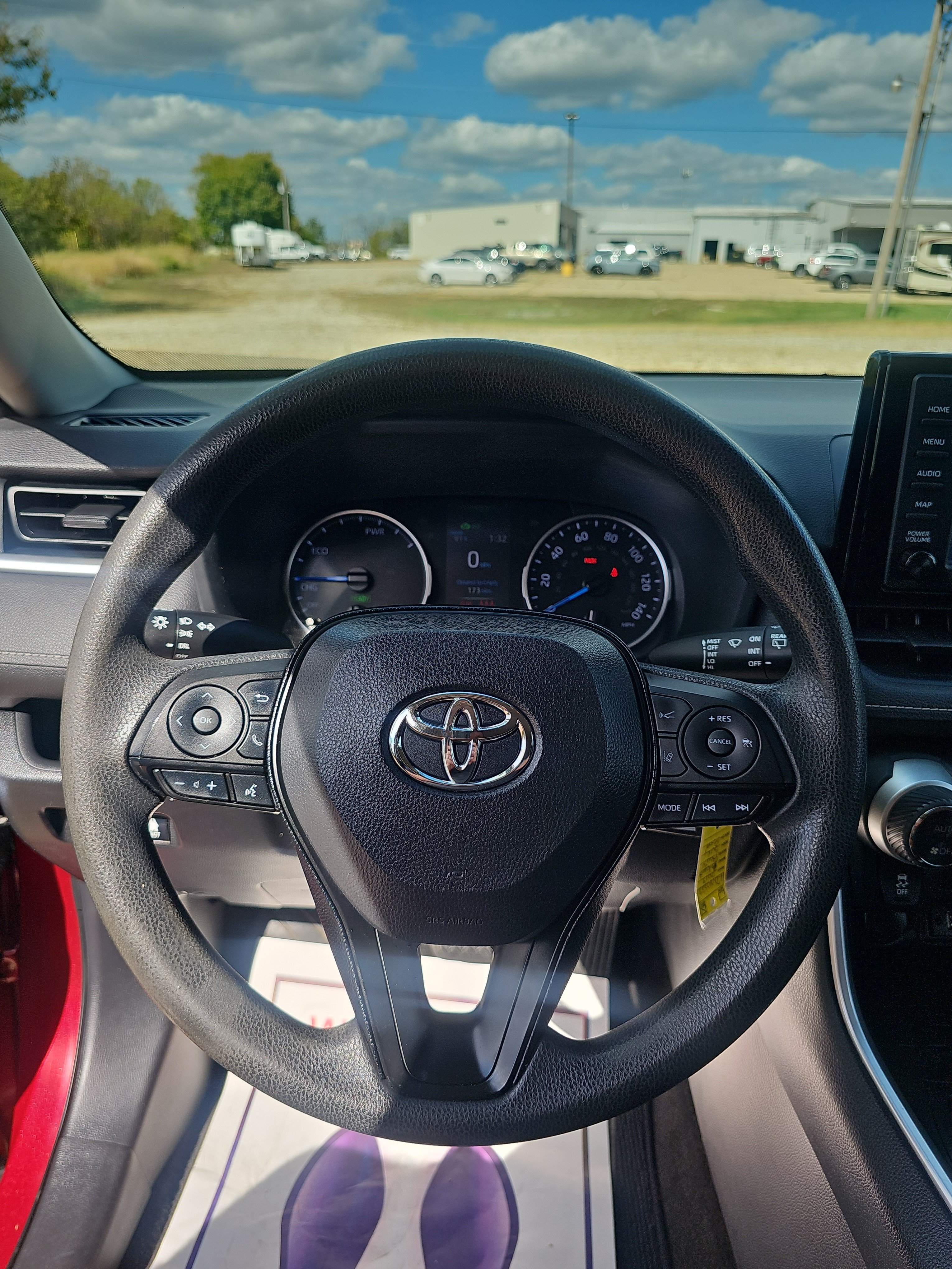 Used 2019 Toyota RAV4 LE w/ Carpet Mat Package AWD/4WD image 23
