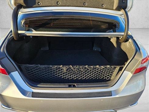 Used 2019 Toyota Camry XSE image 6