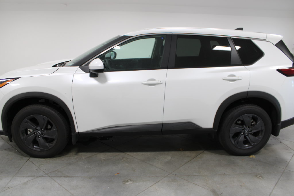 Used 2026 Nissan Rogue SV w/ Cold Weather Package FWD image 6