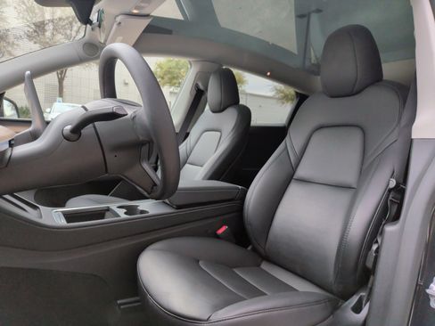 Used 2024 Tesla Model Y Long Range image 16