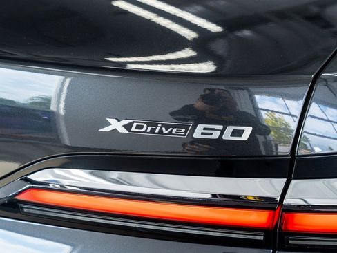 Used 2024 BMW i7 xDrive60 image 30
