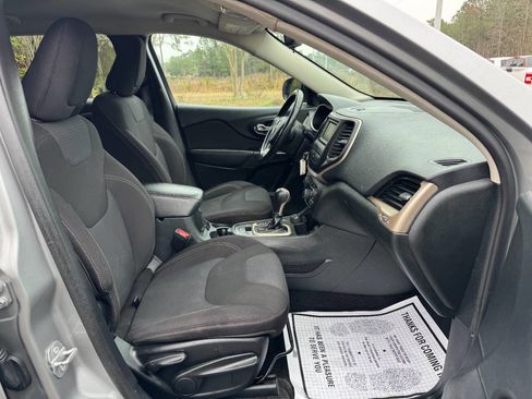 Used 2015 Jeep Cherokee Latitude image 17