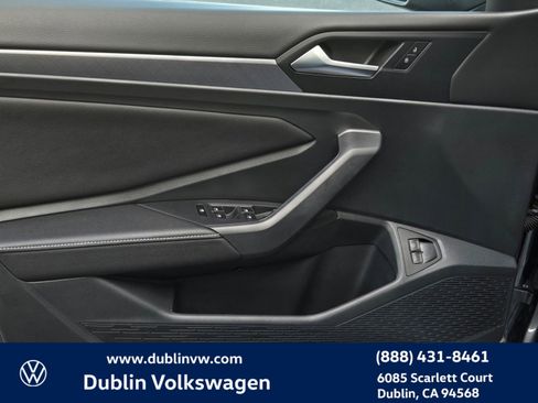 Certified 2023 Volkswagen Jetta SE w/ Panoramic Sunroof Package image 10