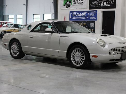 Used 2005 Ford Thunderbird 50th Anniversary RWD image 30
