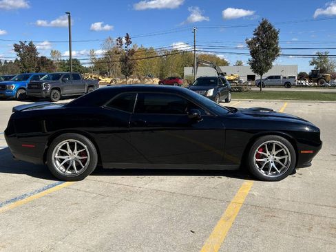 Used 2016 Dodge Challenger R/T image 5