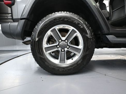 Used 2018 Jeep Wrangler Unlimited Sahara image 16