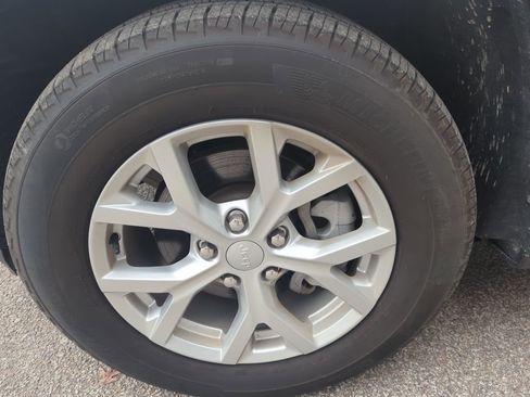 Used 2024 Jeep Grand Cherokee Limited image 13