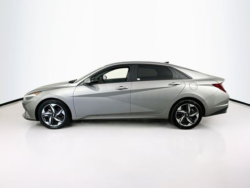 Used 2023 Hyundai Elantra SEL w/ Convenience Package FWD image 8