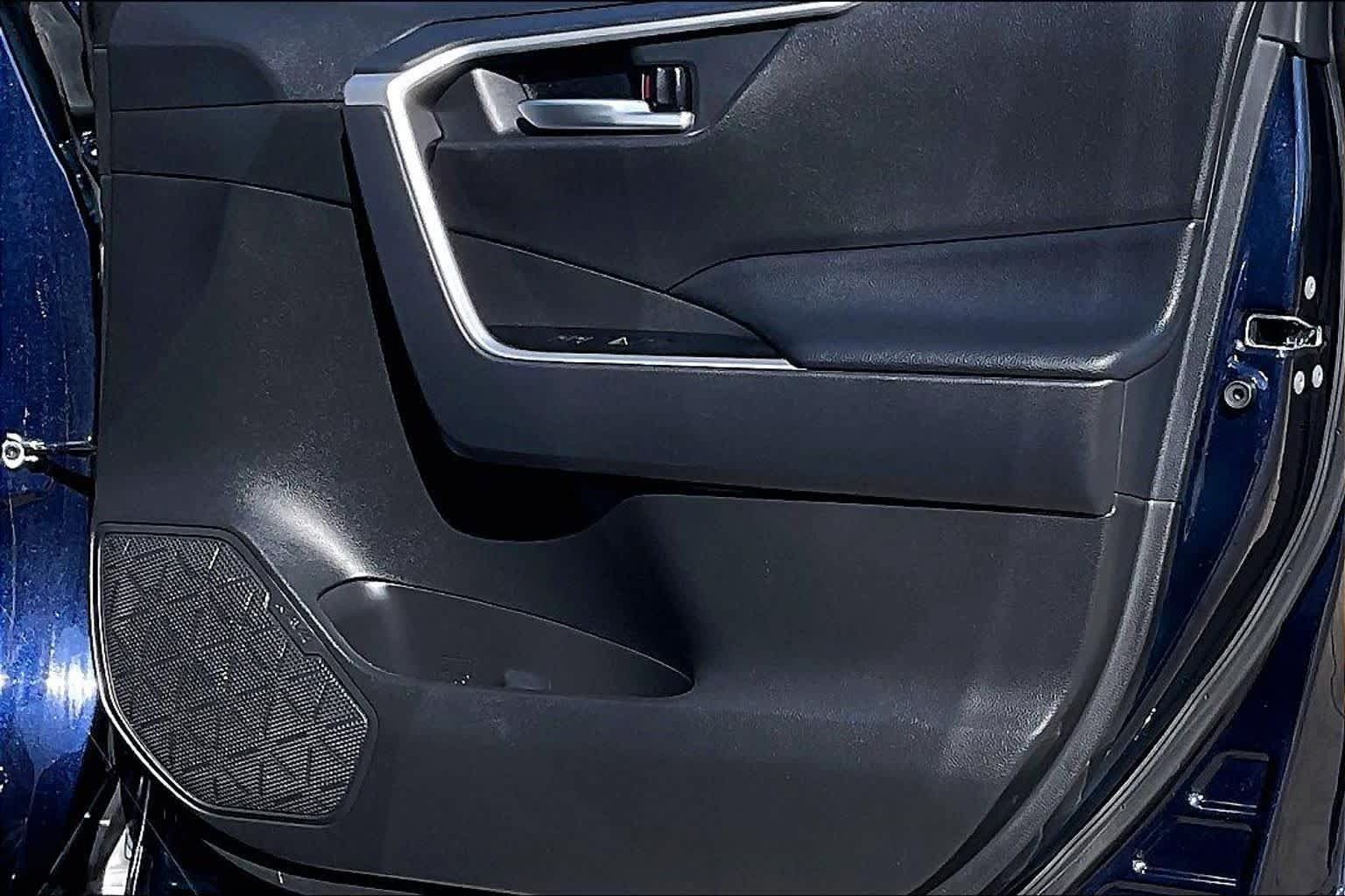Used 2025 Toyota RAV4 XLE FWD image 19