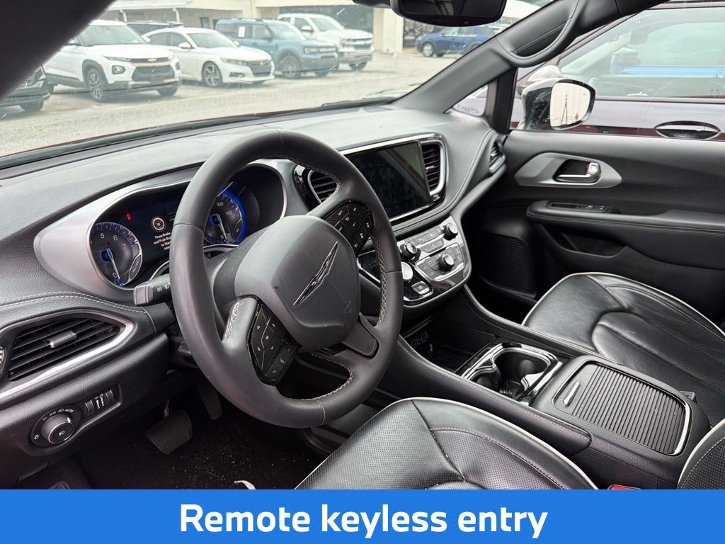 Used 2025 Chrysler Pacifica Limited FWD image 18