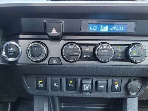 Used 2023 Toyota Tacoma TRD Off-Road w/ Technology Package AWD/4WD image 17