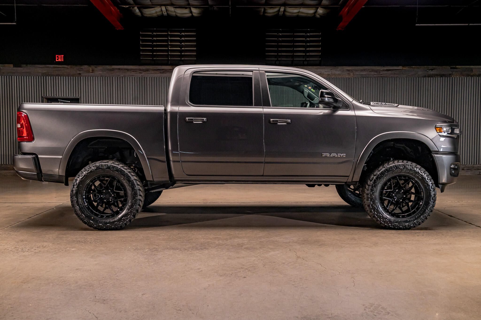 Used 2025 RAM 1500 Laramie w/ Sport Appearance Package AWD/4WD image 11